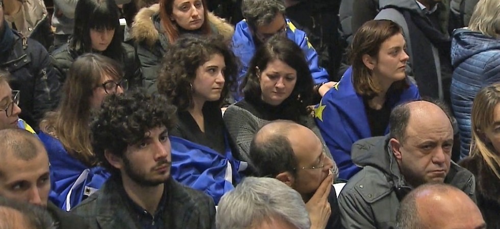 L'ultimo saluto degli amici ad Antonio: Ciao Mega, ora tutto il mondo parla di te ma dovevi essere tu a parlare del mondo''